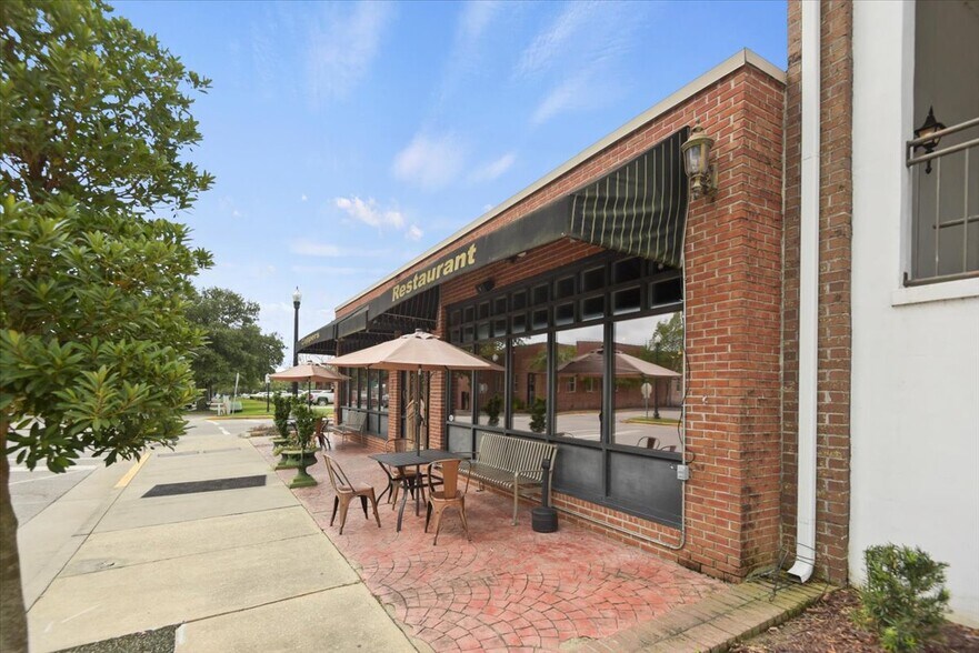 More Photos Of 201 Laurel St, Conway Restaurant For Sale