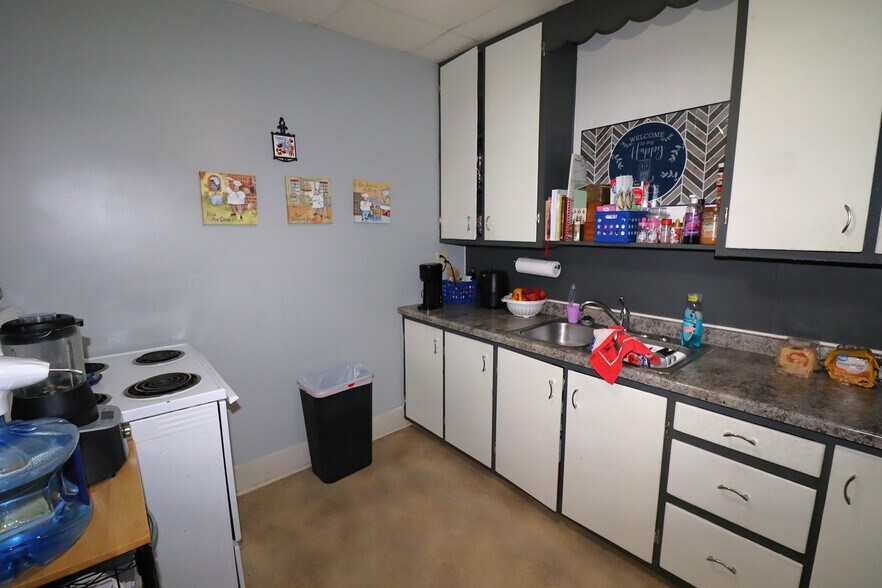 More Photos Of 404 Main St W, Ashland Office For Sale