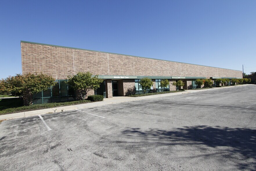 More Photos Of 13400-13428 W 99th St, Lenexa Light Distribution For Lease