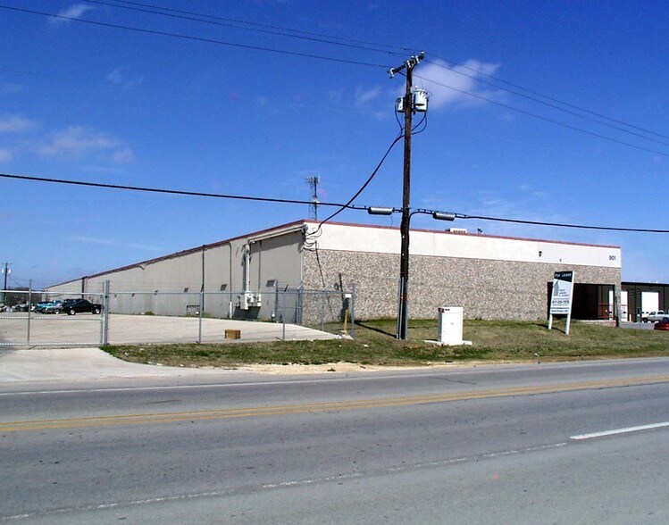 More Photos Of 901 Terminal Rd, Fort Worth Warehouse For Lease