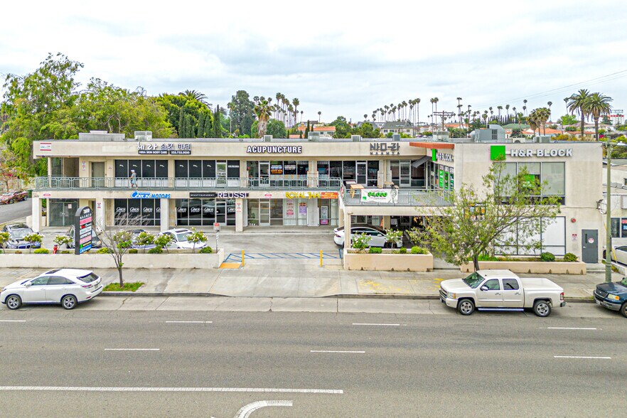 More Photos Of 3600 W Olympic Blvd, Los Angeles Storefront Retail Office For Lease
