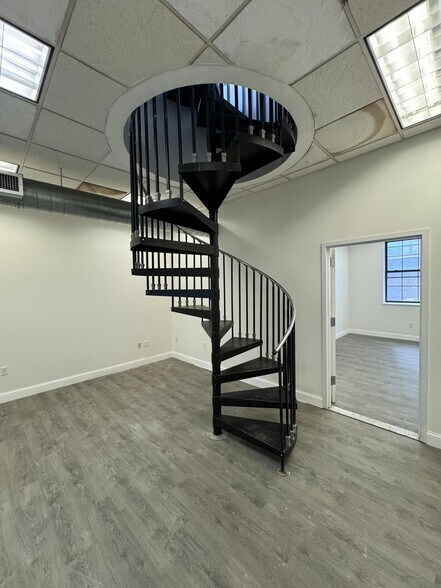 More Photos Of 3 Whale Sq, Brooklyn Warehouse For Lease