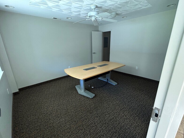 More Photos Of 480 Valley Road, Corydon Warehouse For Lease