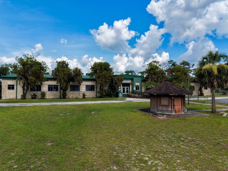 More Photos Of 502 N Center St, Perry Schools For Sale