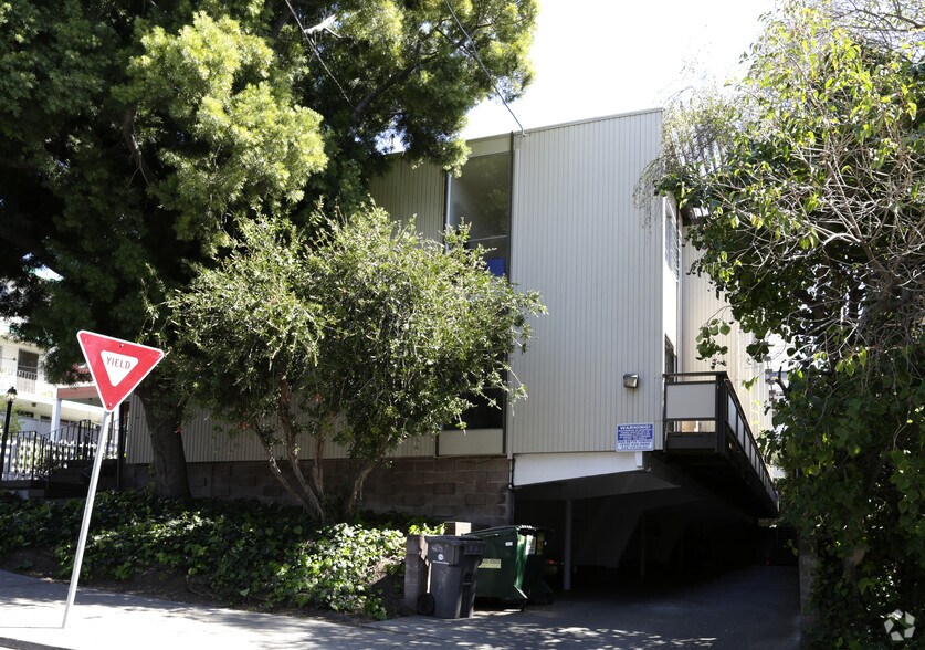 More Photos Of 654 Vernon St, Oakland Apartments For Sale