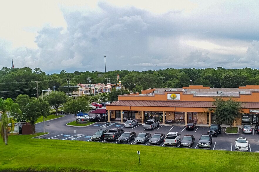 More Photos Of 4325 Lynx Paw Trail, Valrico General Retail For Lease