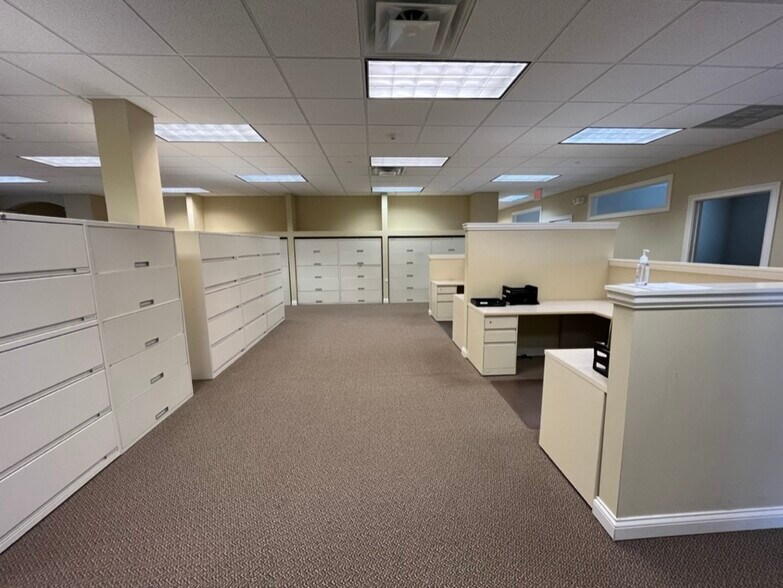 More Photos Of 1870 W Winchester Rd, Libertyville Office For Lease
