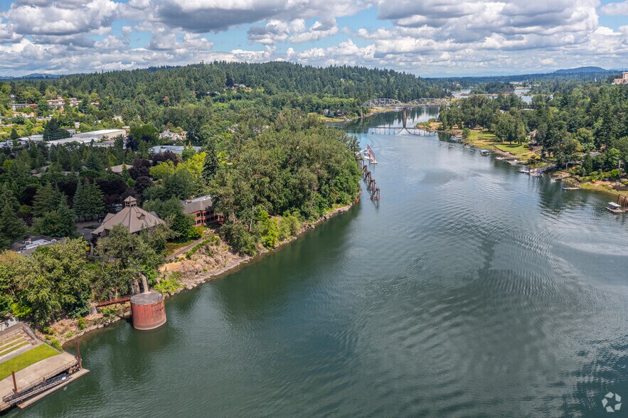 More Photos Of 300 Oswego Pointe Dr, Lake Oswego Office For Lease