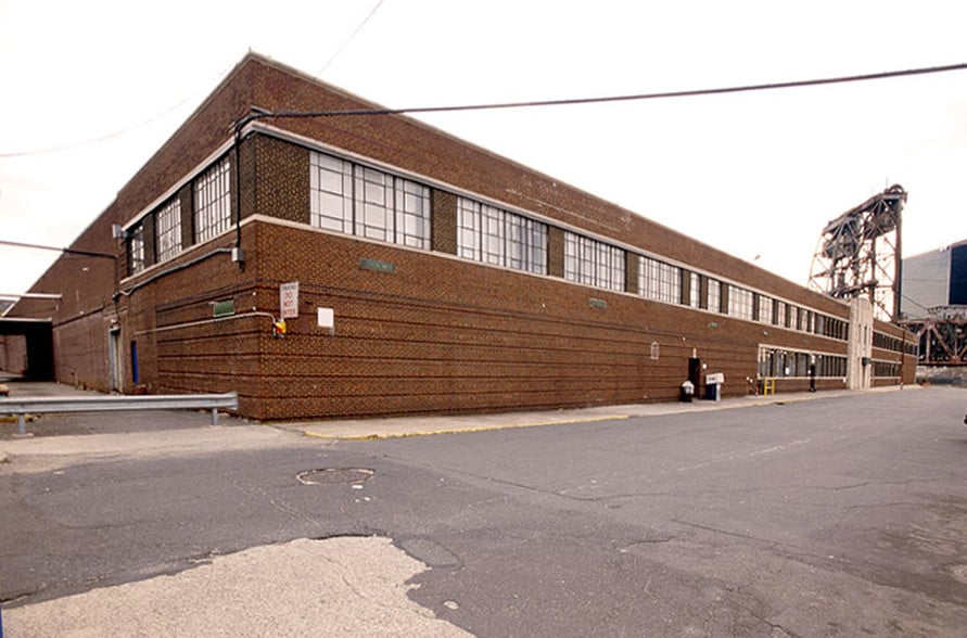 More Photos Of 1000 1st St, Harrison Warehouse For Lease