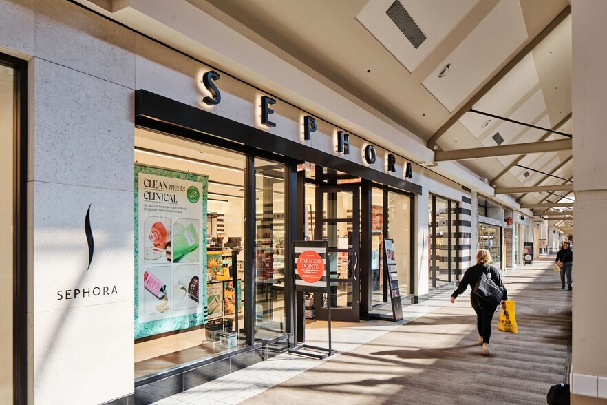 More Photos Of 1299 Galleria, Riverside Unknown For Lease