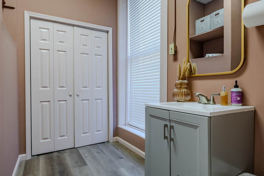 More Photos Of 245 Broad St, Rome Storefront For Sale