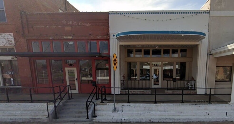 Primary Photo Of 105 N 4th St, Wills Point Freestanding For Sale