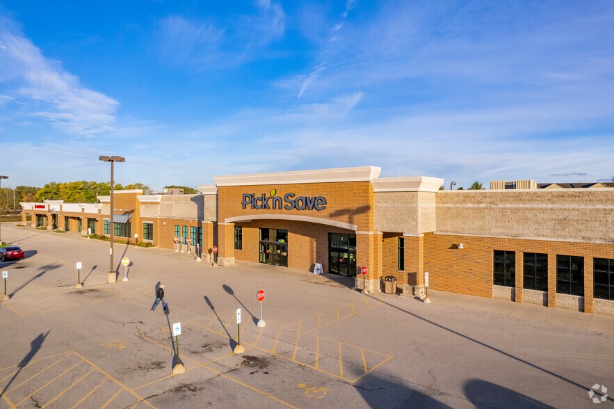 More Photos Of 2320-2400 W Ryan Rd, Oak Creek Freestanding For Lease