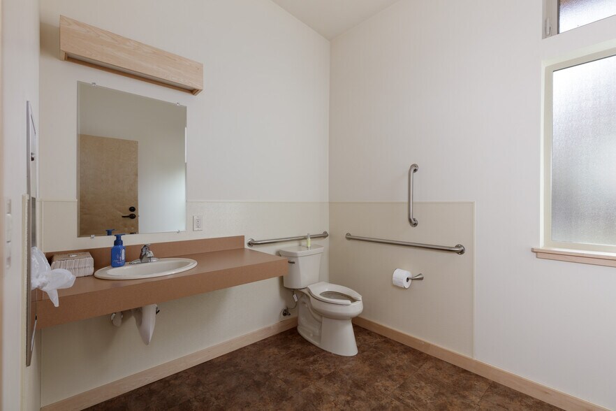 More Photos Of 3239 Cascade Ave, Hood River Office Residential For Lease