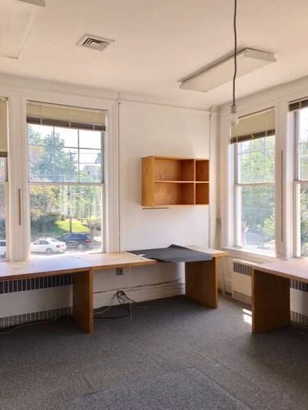 More Photos Of 138 Main St, Sag Harbor Office For Sale