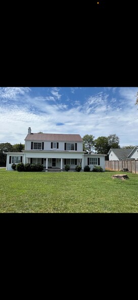 Primary Photo Of 1202 SE Broad St, Murfreesboro Office Residential For Lease