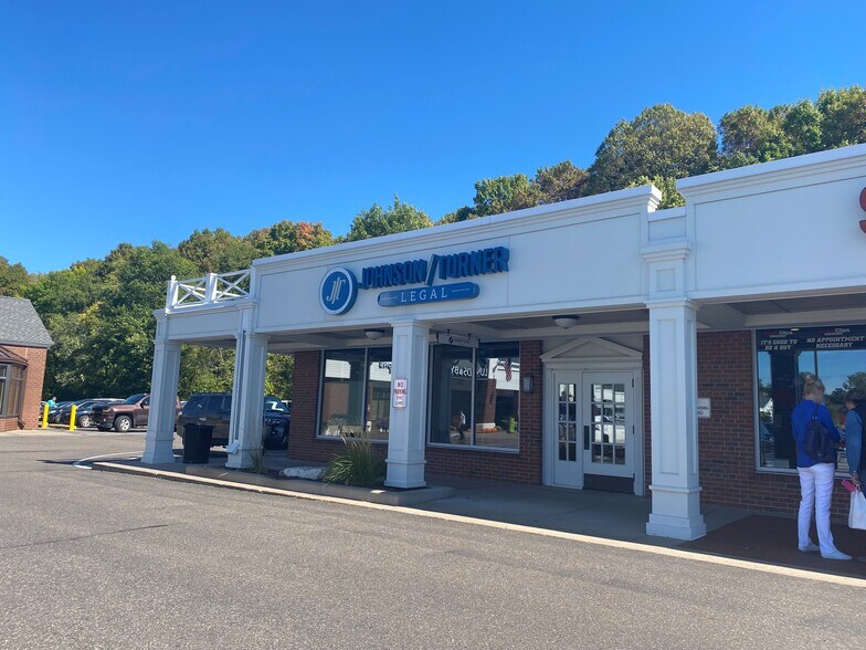 More Photos Of 1151-1179 Wayzata Blvd, Wayzata Unknown For Lease