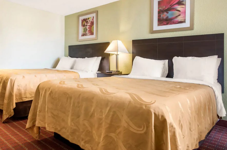 More Photos Of 406 E 22nd St, Huntingburg Hotel For Sale