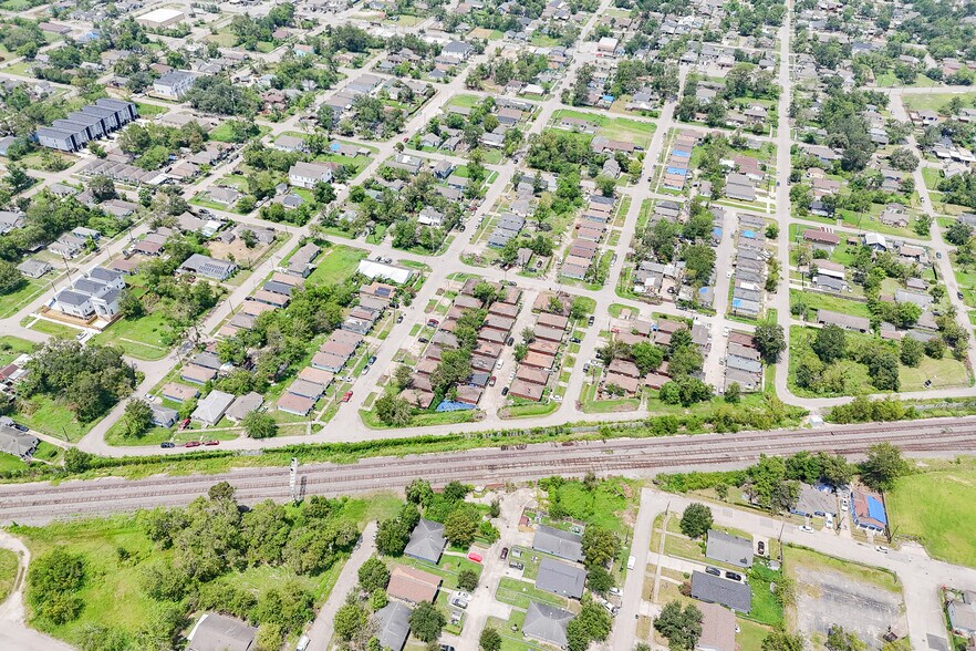 More Photos Of 2101 Hutton St, Houston Apartments For Sale