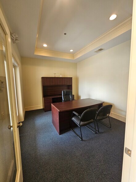 More Photos Of 833 Lincoln Ave, West Chester Light Distribution For Sale