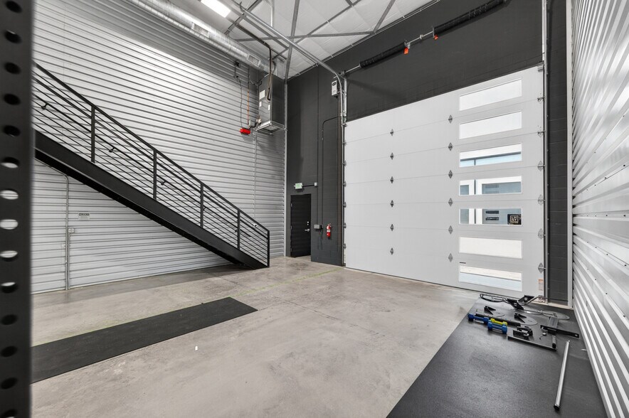 More Photos Of 529 SH 46 E, Boerne Warehouse For Lease