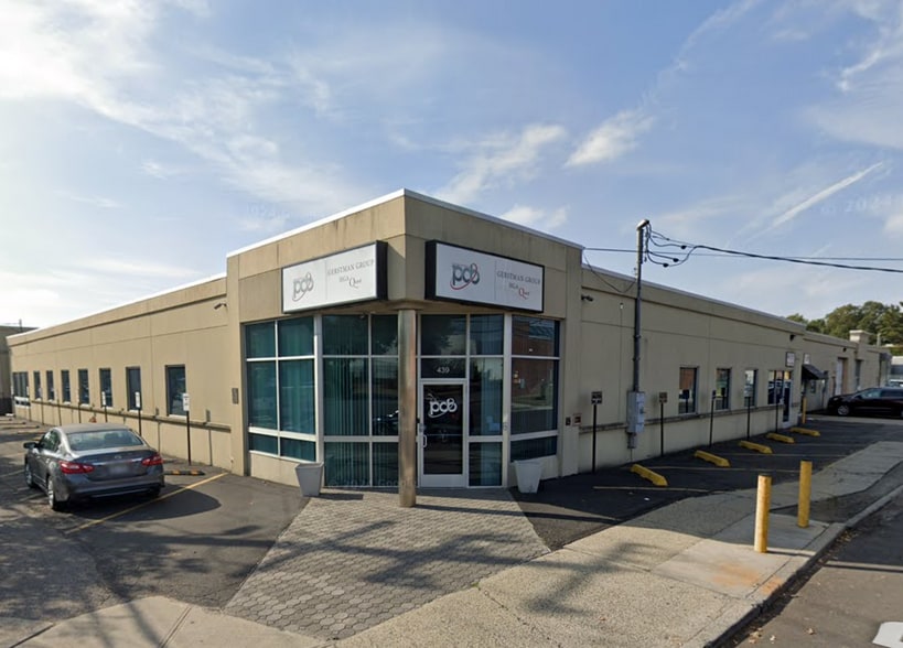 More Photos Of 439 Oak St, Garden City Warehouse For Lease