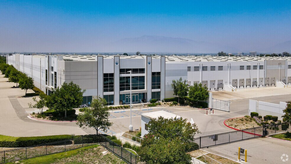 More Photos Of 825 E Central Ave, San Bernardino Distribution For Lease