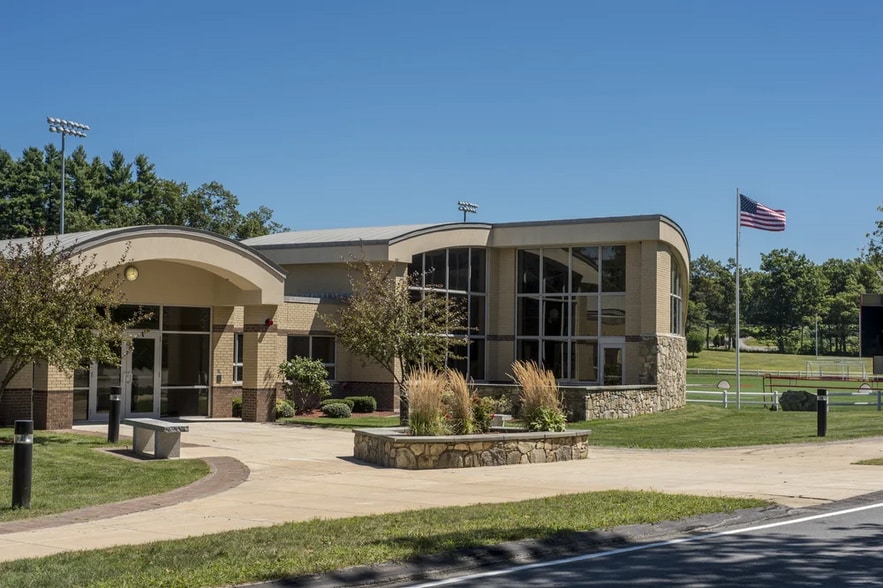 More Photos Of 50 Sunset Ln, Paxton Schools For Sale