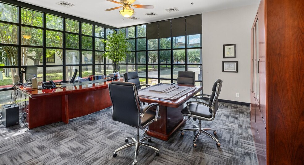 More Photos Of 12511 Emily Ct, Sugar Land Office For Sale