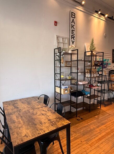 More Photos Of 2 Pleasant St, Brunswick Office For Lease