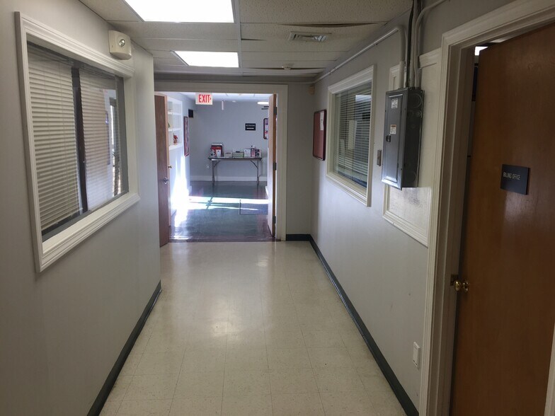 More Photos Of 50 Aldrin Rd, Plymouth Flex For Lease