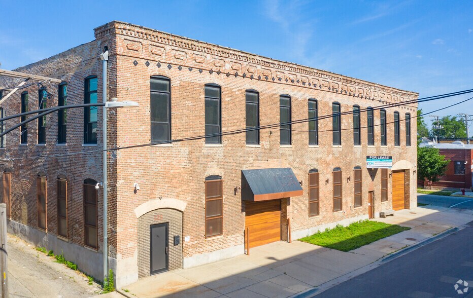 More Photos Of 128 N Campbell Ave, Chicago Showroom For Lease