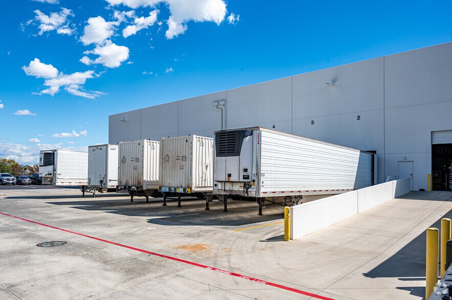 More Photos Of 1176 E California St, Ontario Warehouse For Lease