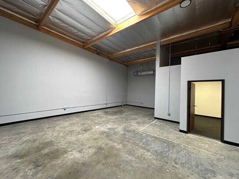 More Photos Of 1400-1430 Arrow Hwy, Irwindale Warehouse For Lease