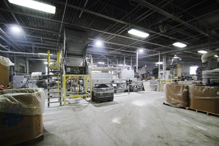 More Photos Of 104 Lee St, Lodi Manufacturing For Lease