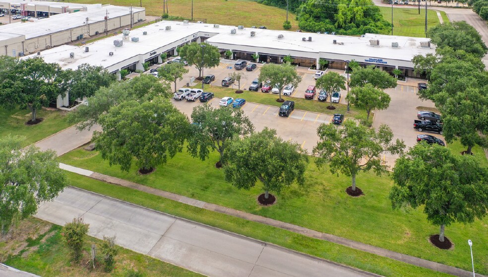 More Photos Of 457-491 This Way St, Lake Jackson General Retail For Sale