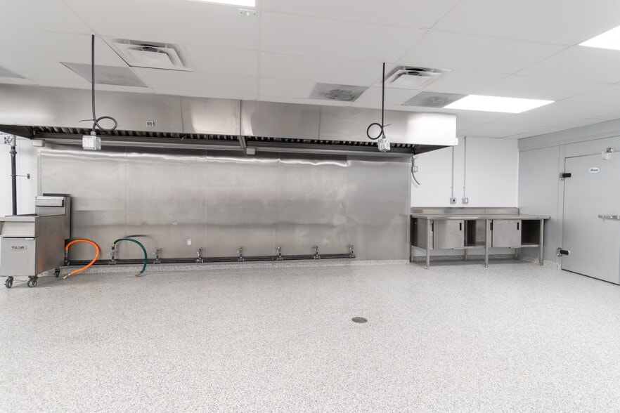 More Photos Of 2714 Bomar Ave, Dallas Restaurant For Lease