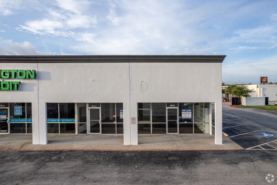 More Photos Of 120 Circle Way St, Lake Jackson Unknown For Lease