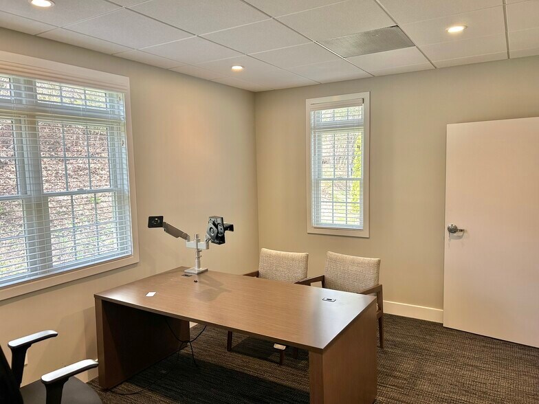 More Photos Of 33 Dale Rd, Avon Office For Lease
