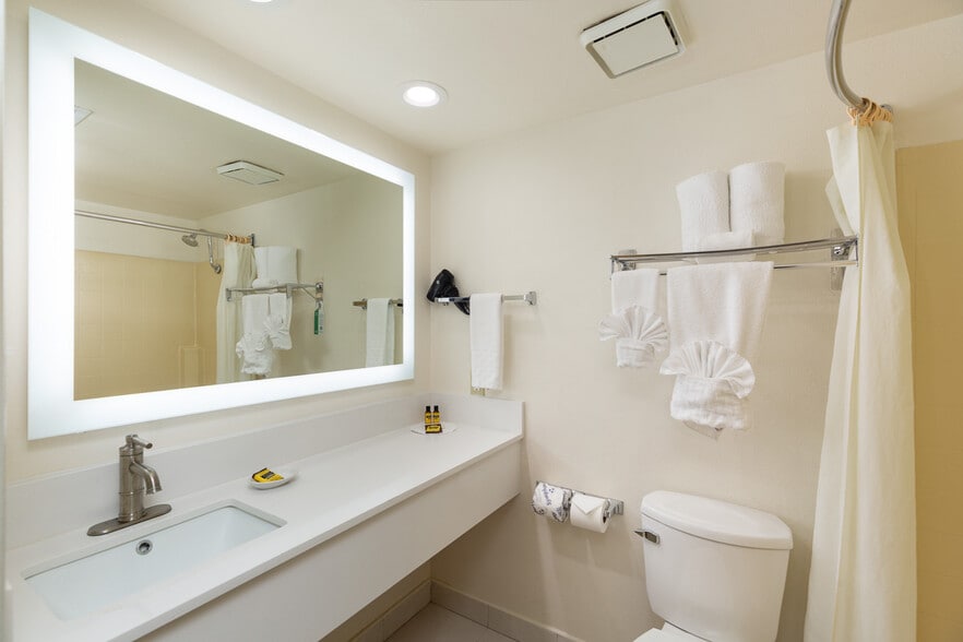 More Photos Of 74695 Highway 111, Palm Desert Hotel For Sale