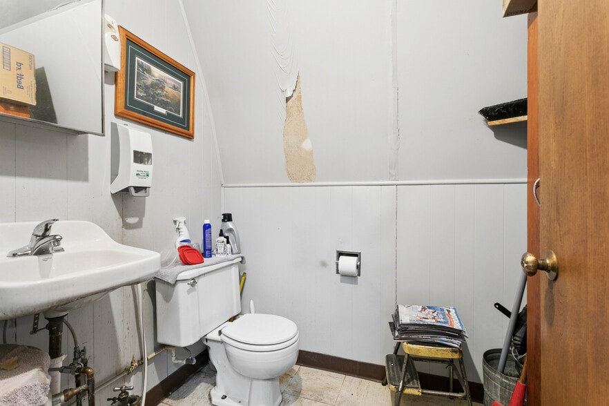 More Photos Of 100 Water St, Menasha General Retail For Sale