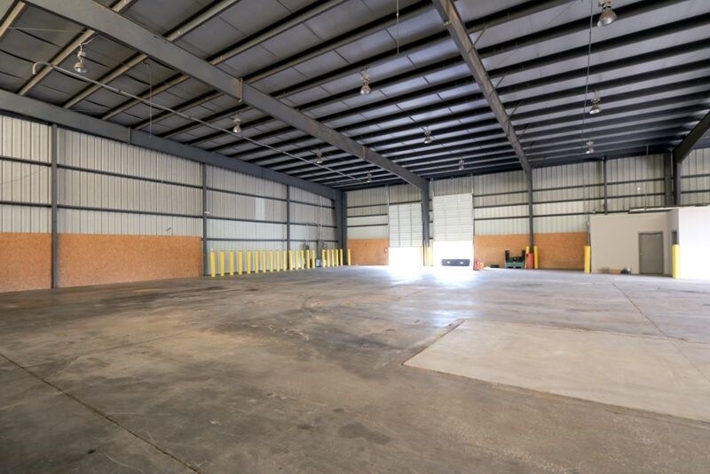 More Photos Of 125 Expedition Ct, Duncan Warehouse For Lease