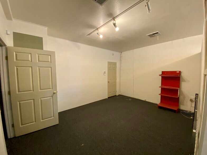 More Photos Of 8807 Thornton Rd, Stockton Storefront Retail Office For Lease