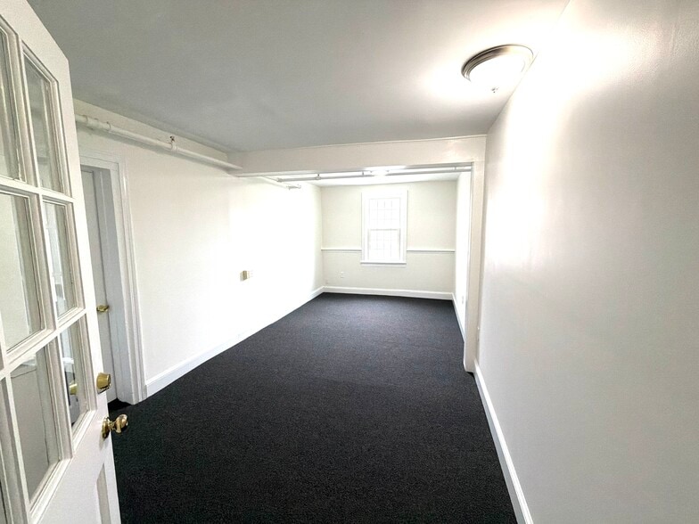 More Photos Of 129 Main St, Old Saybrook Apartments For Lease