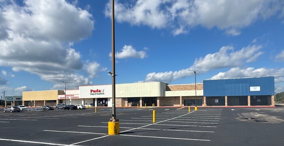 Primary Photo Of 340-388 E Pass Rd, Gulfport Unknown For Lease