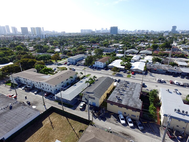 More Photos Of 701 NE 8th St, Hallandale Beach Apartments For Sale