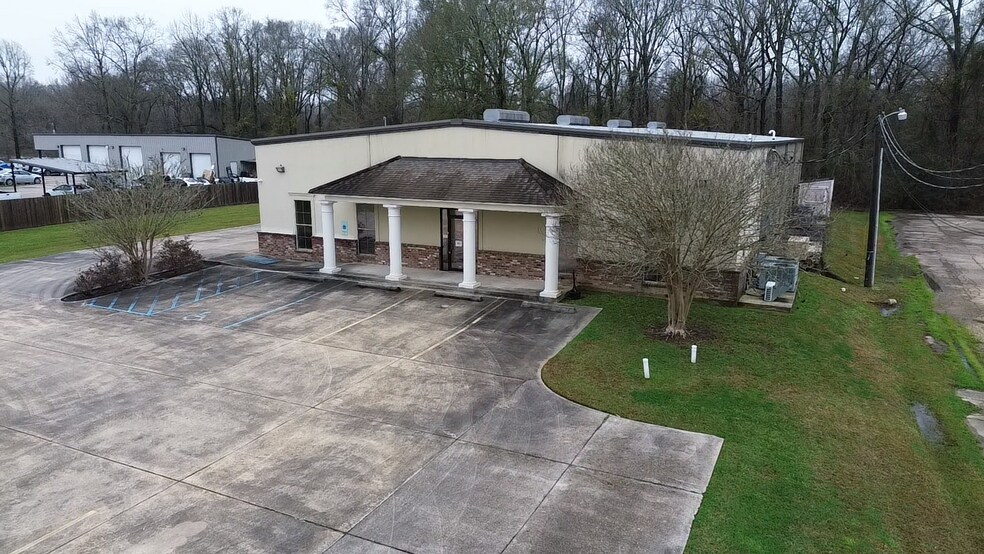 Primary Photo Of 20203 Machost Rd, Zachary Manufacturing For Lease