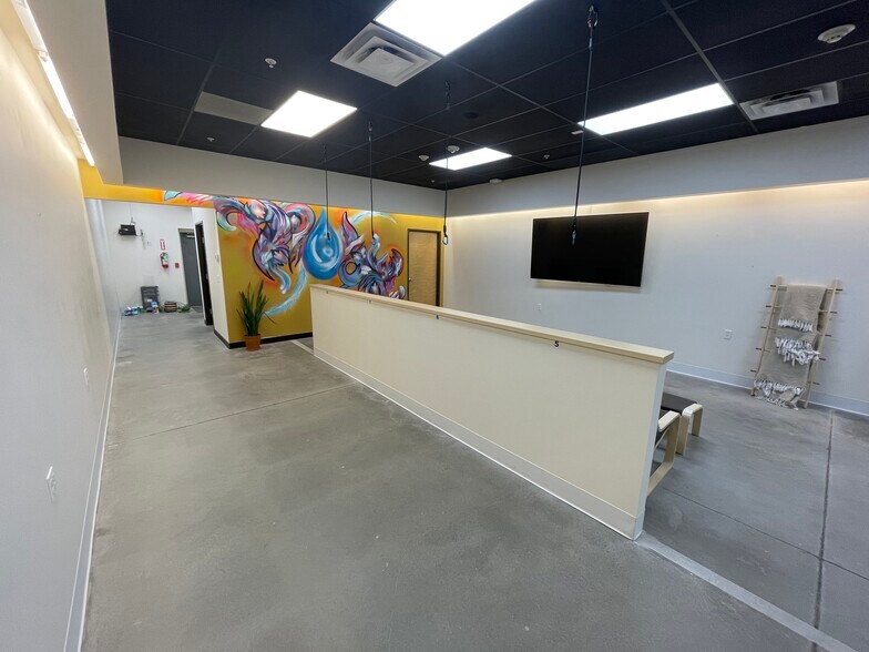 More Photos Of 180 S Union Blvd, Lakewood Storefront For Lease