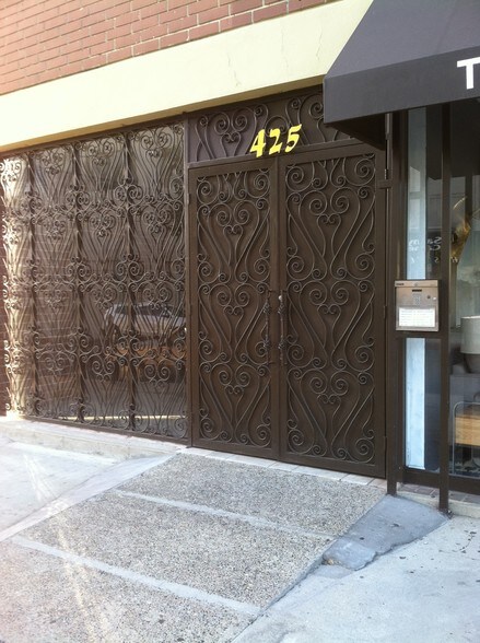 More Photos Of 421-425 S Fairfax Ave, Los Angeles Medical For Lease