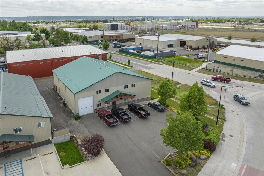 More Photos Of 3606 E Wellesley Ave, Spokane Service For Lease